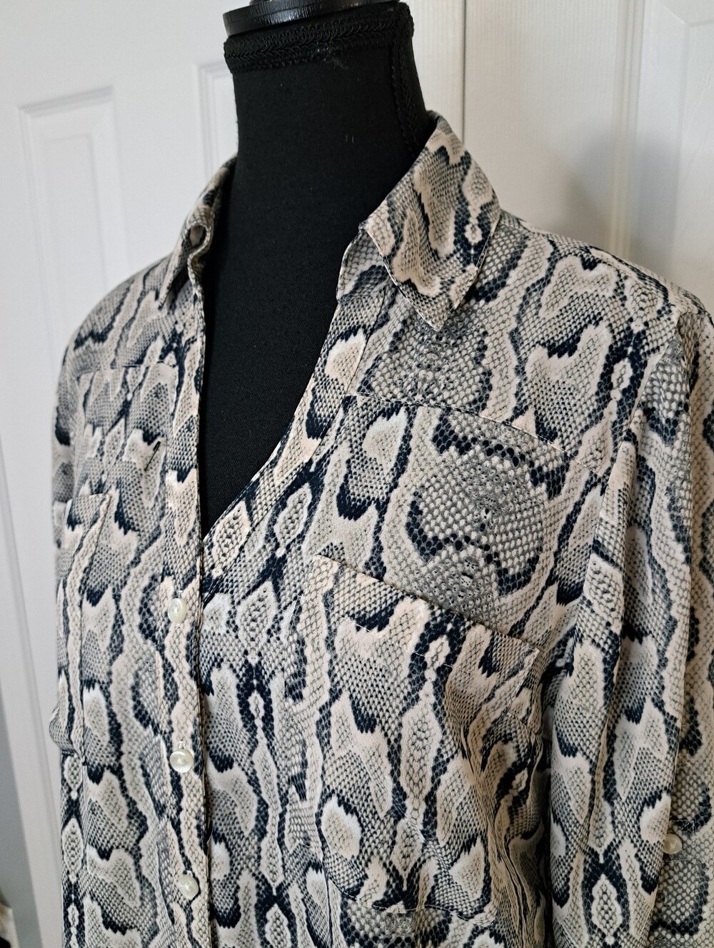 Express The Portifino Shirt Snakeskin Animal Print Blouse Black Beige Medium - Picture 3 of 11